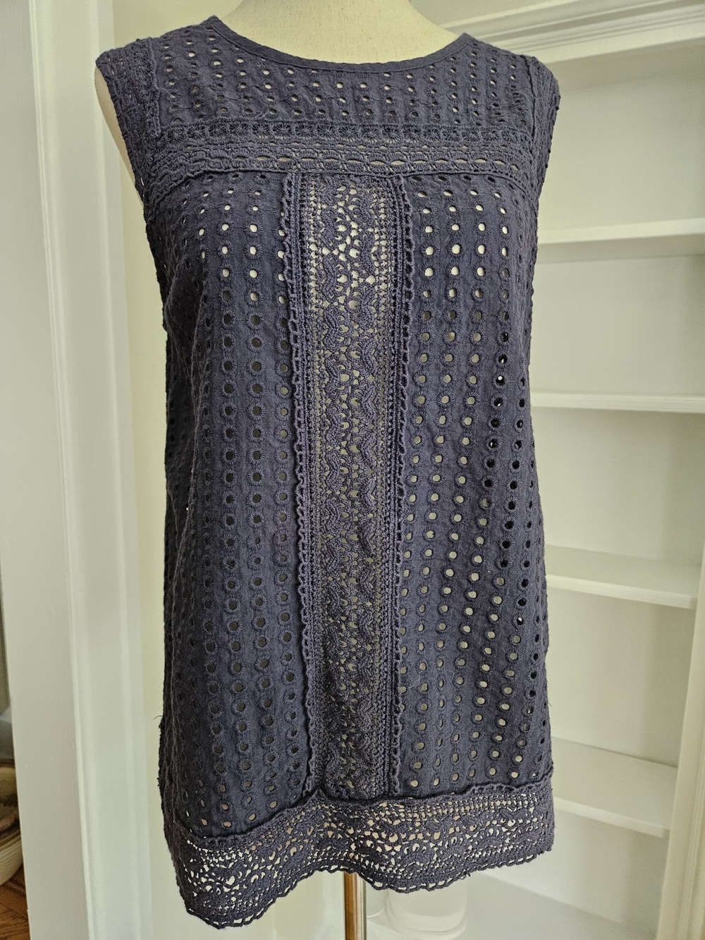 Laffaire - S- Navy Eyelet Crochet Sleeveless Top